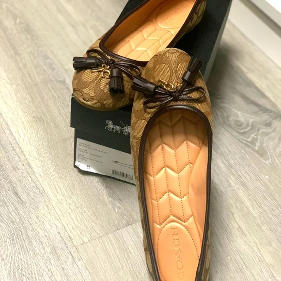 COACH BENNI SIG JQD FIT フラットシューズ Coach | Shoes | Coach Flats Benni Sig Jacq Flat | Poshmark